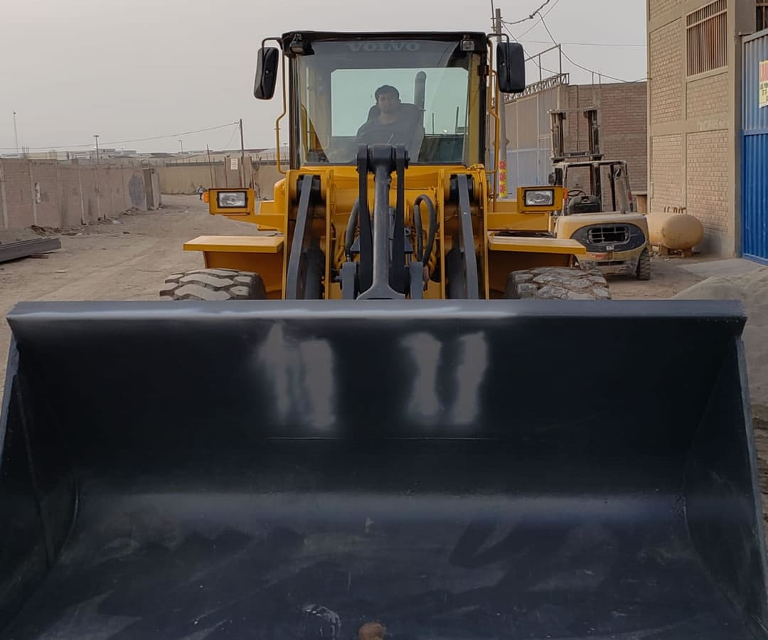 CARGADOR FRONTAL VOLVO L120C 03