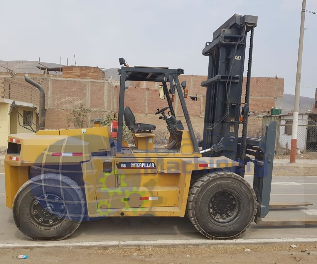 MONTACARGA CATERPILLAR DP 135 01