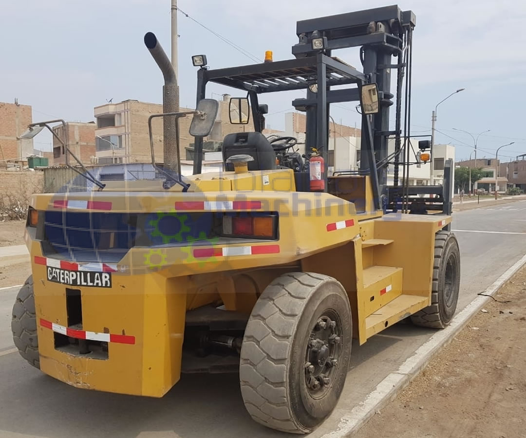 MONTACARGA CATERPILLAR DP 135 02